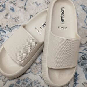 Cushionaire Women's Soft Beige Slippers